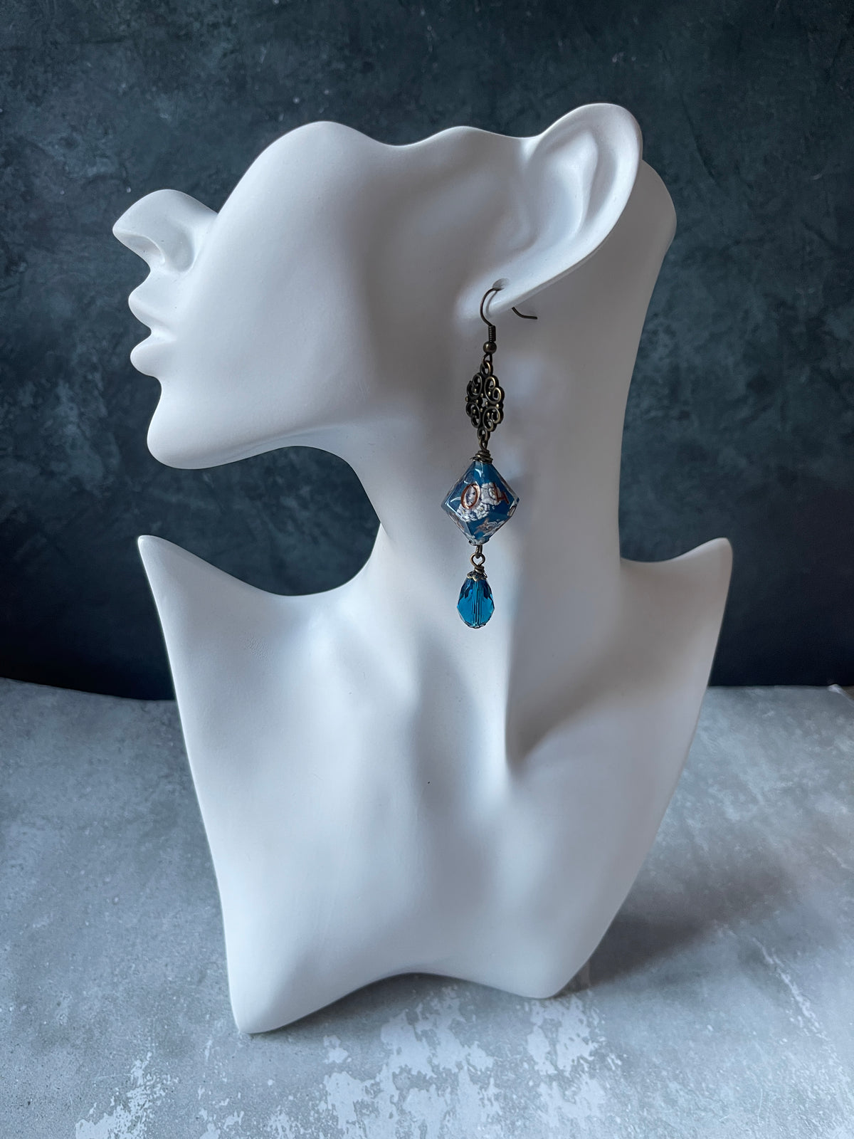 Rococo D10 Earrings (blue)