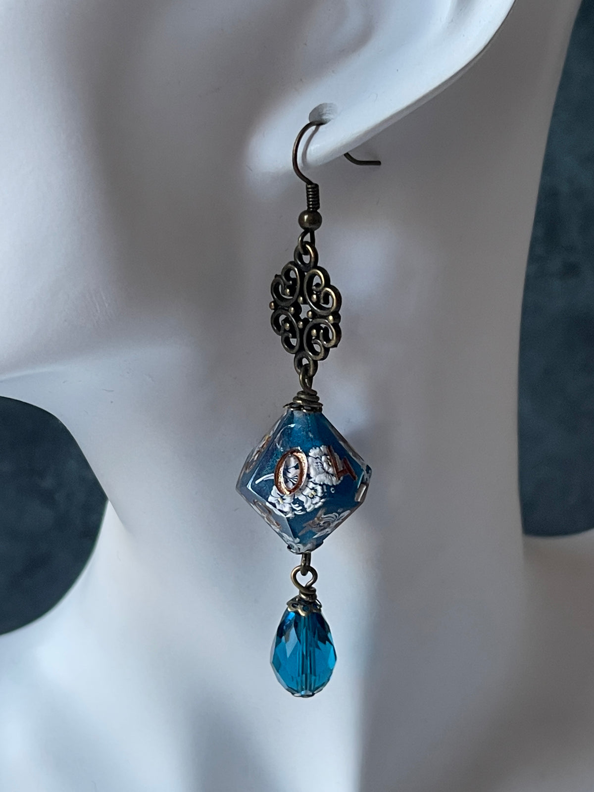 Rococo D10 Earrings (blue)