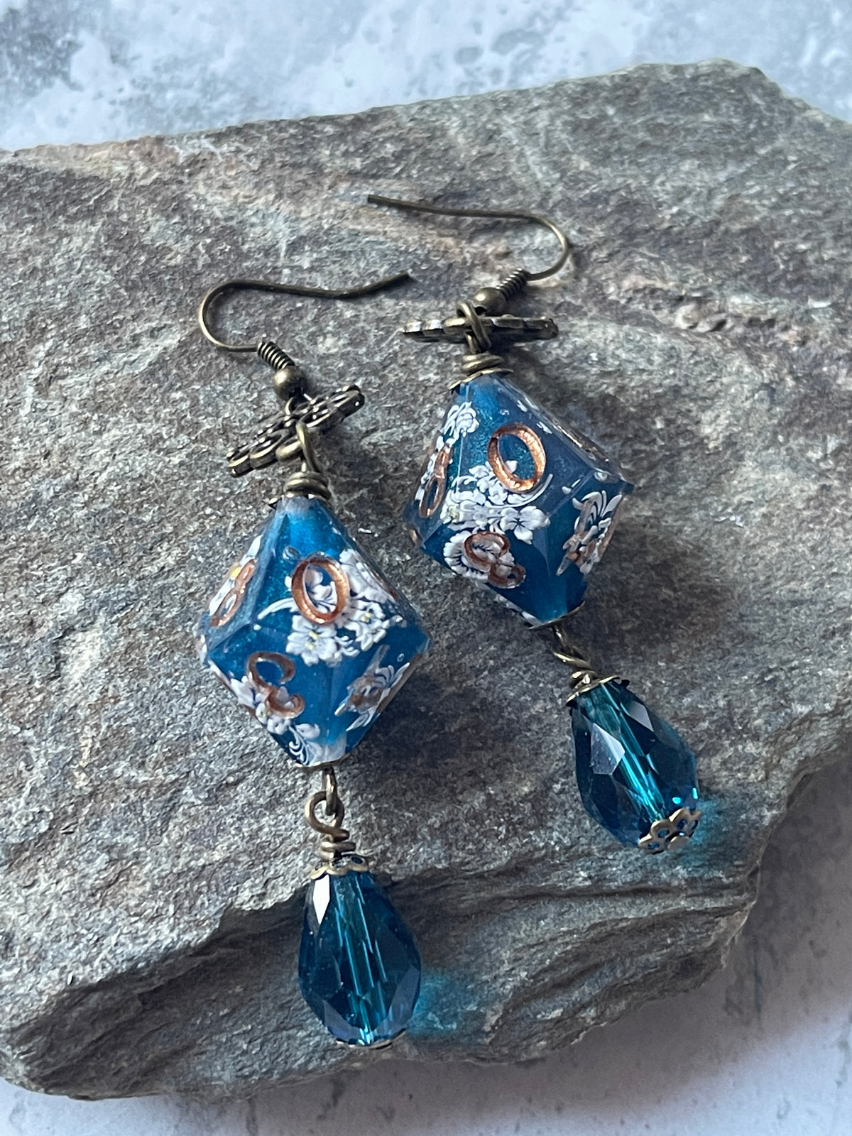Rococo D10 Earrings (blue)