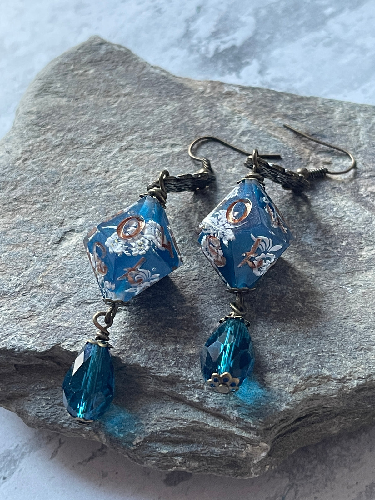 Rococo D10 Earrings (blue)