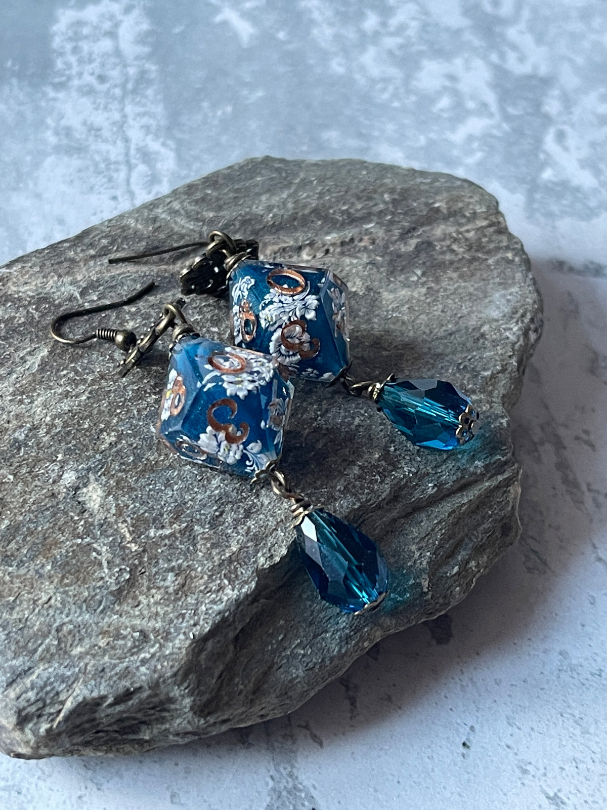 Rococo D10 Earrings (blue)