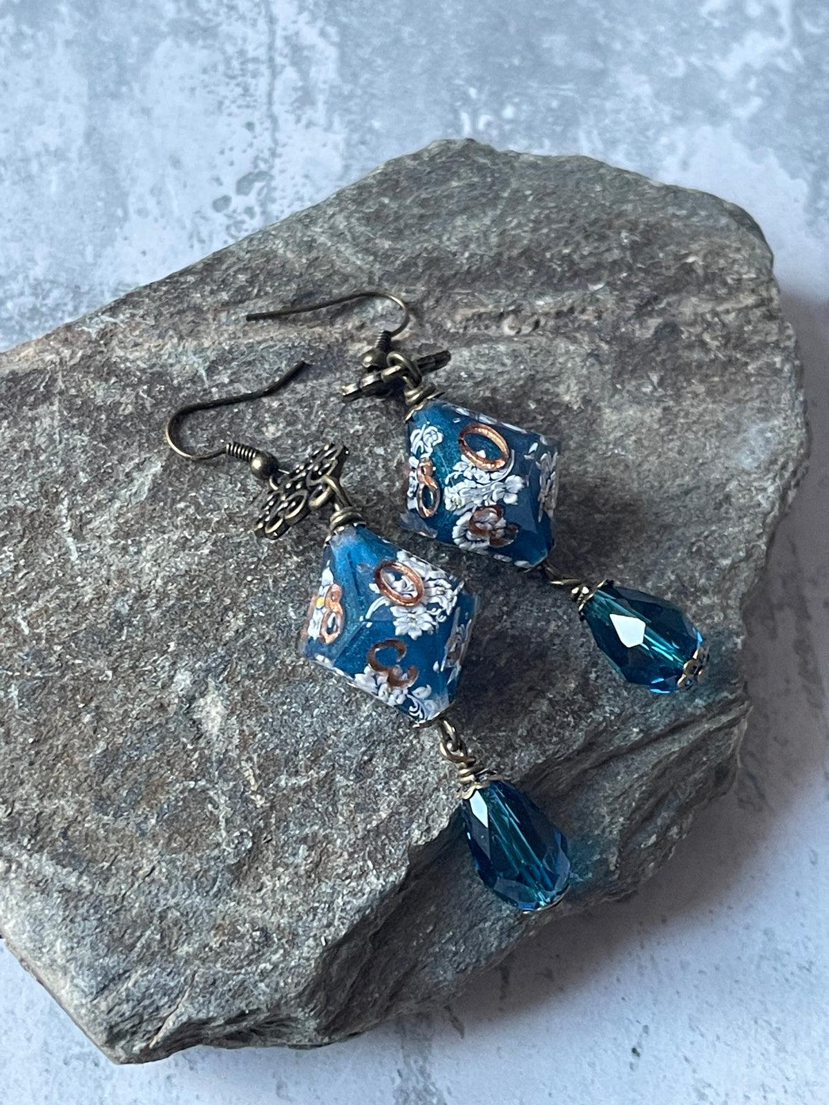 Rococo D10 Earrings (blue)
