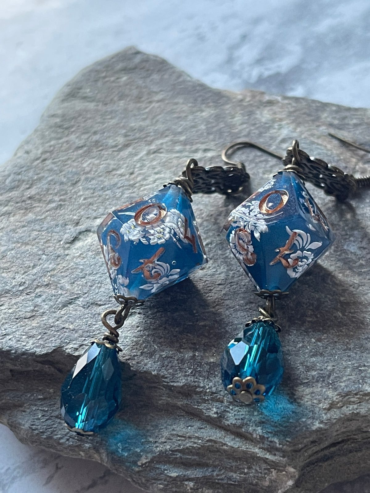 Rococo D10 Earrings (blue)