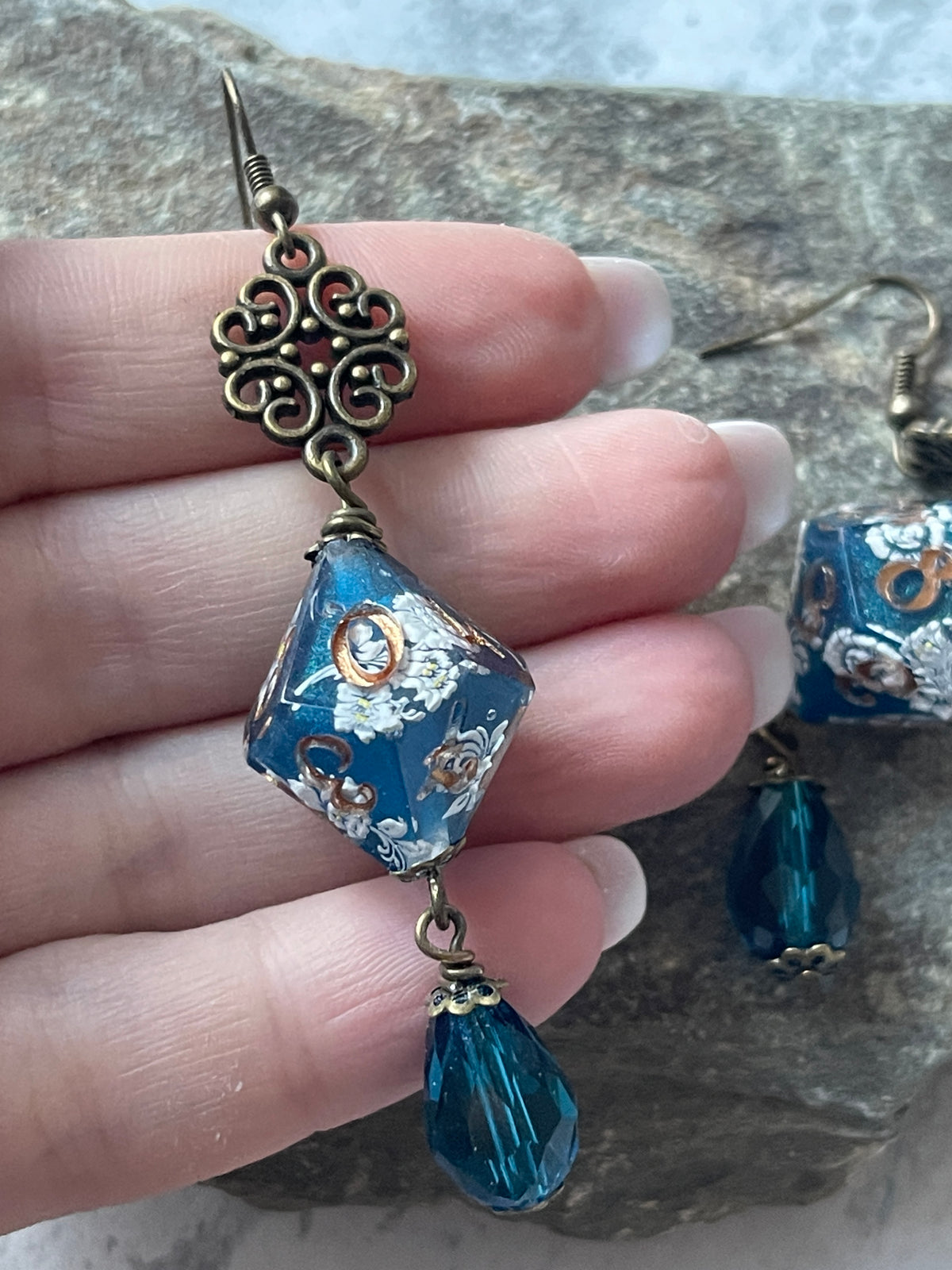 Rococo D10 Earrings (blue)