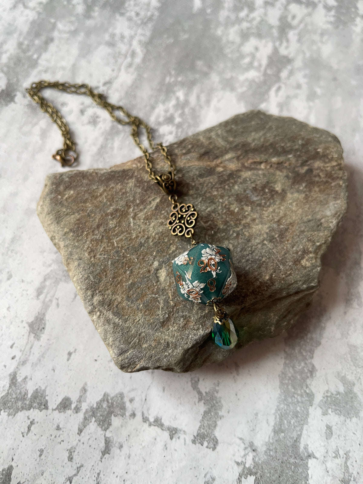 Rococo D20 die necklace (green)