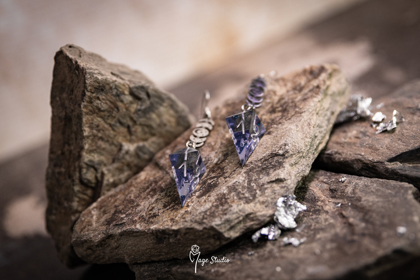 Moon Phases Shard D4 dice earrings (silver-light black)