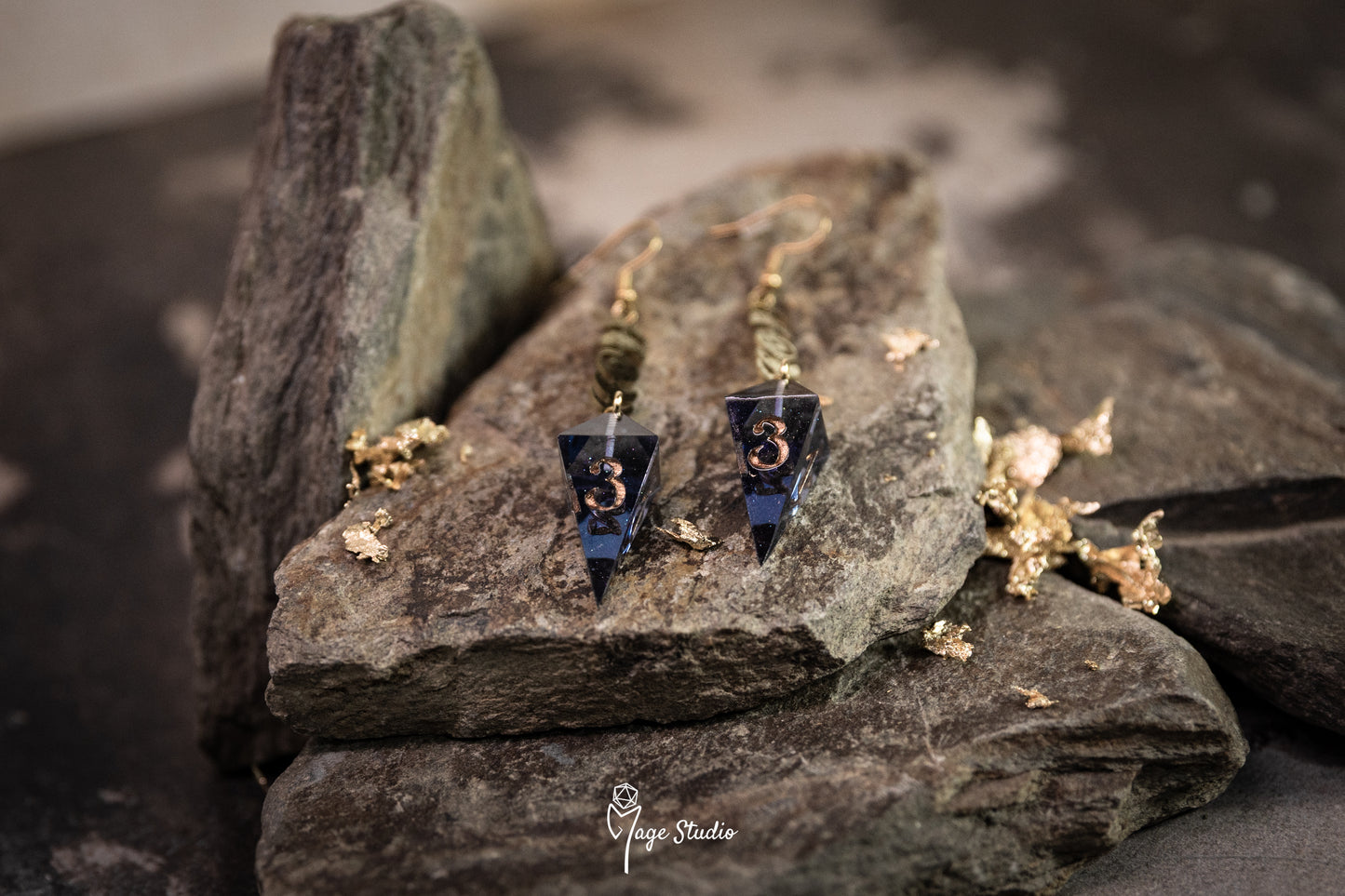 Moon Phases Shard D4 dice earrings (gold-black)