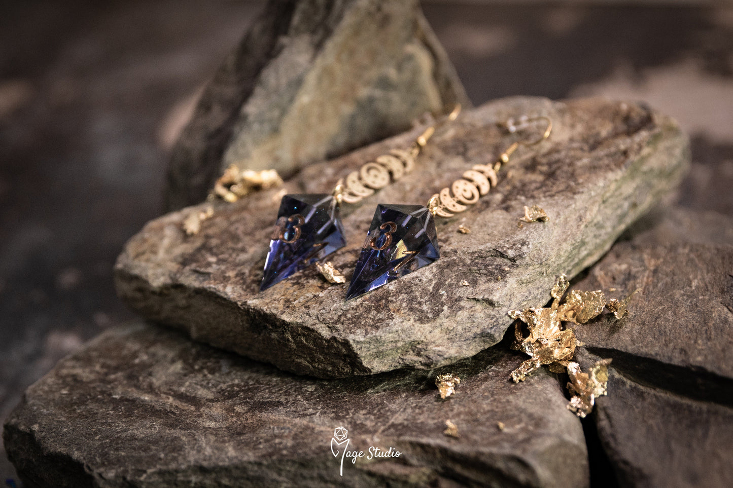 Moon Phases Shard D4 dice earrings (gold-black)