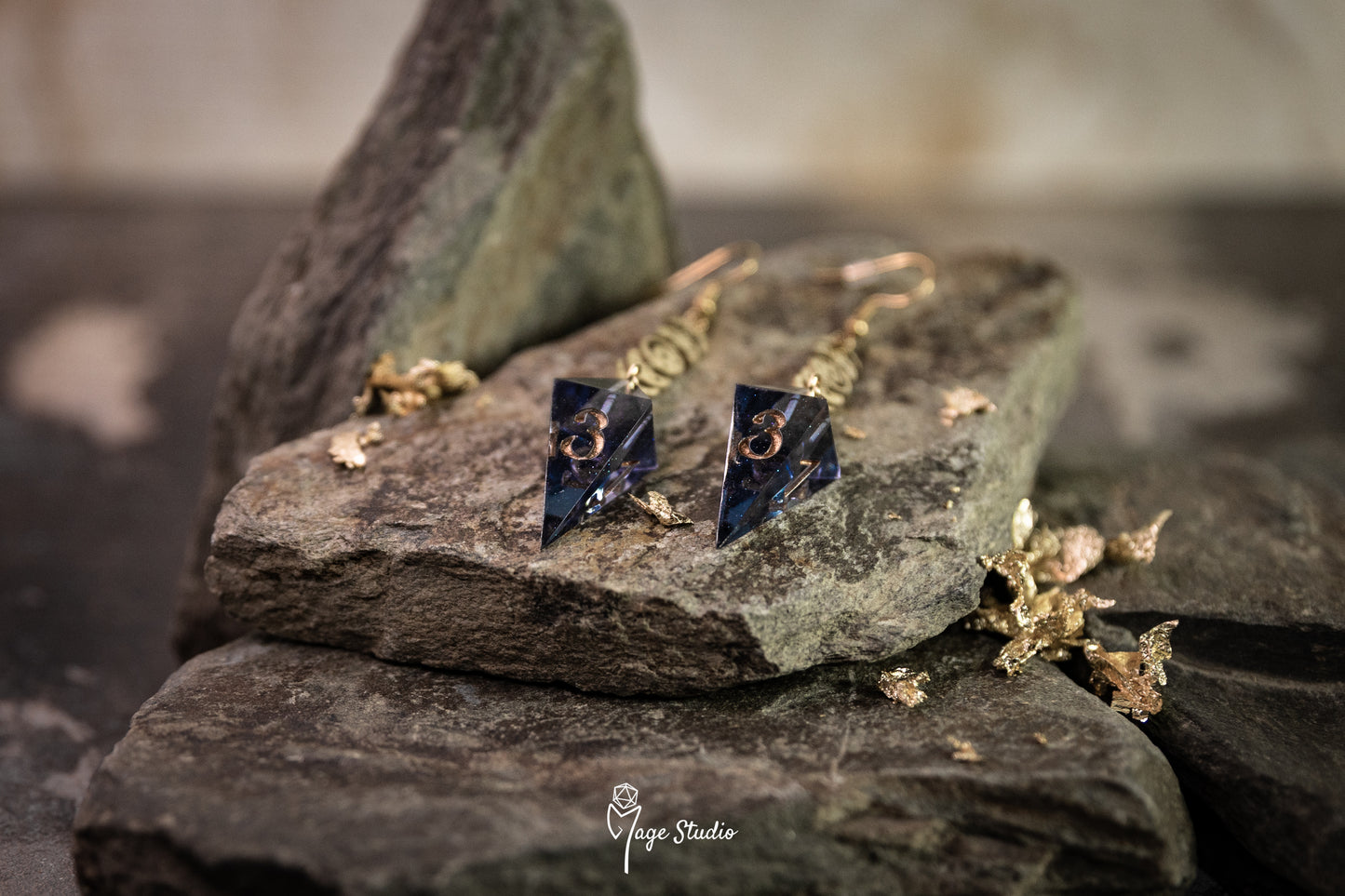 Moon Phases Shard D4 dice earrings (gold-black)