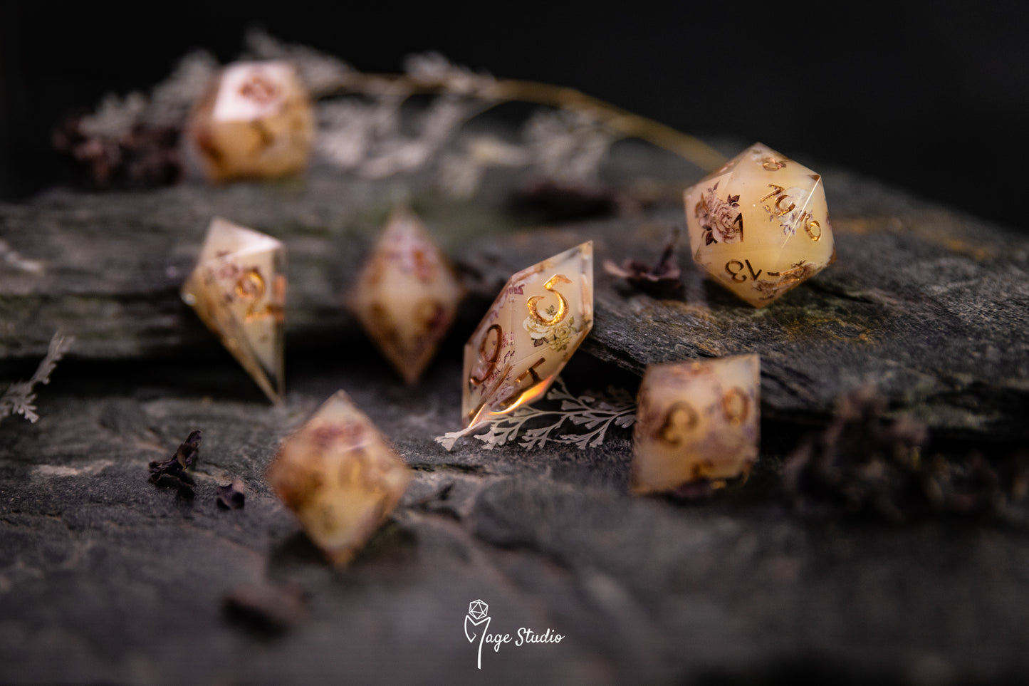 Vintage Wallpaper dice set (7pcs) alt shapes