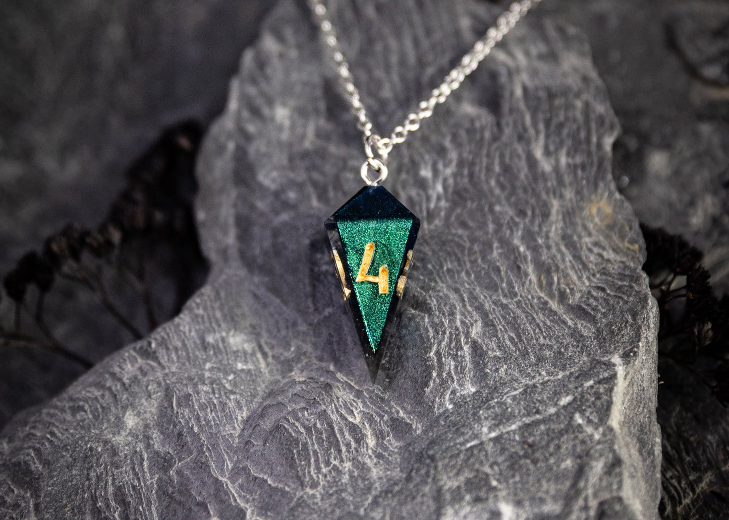 Colorshift Green-Blue D4 die Necklace